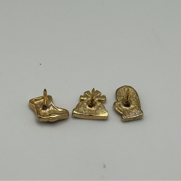 Lot of 3 Small Winter Red & Blue Lapel Pins Snow Christmas Hat, Sock & Stocking - Picture 4 of 5